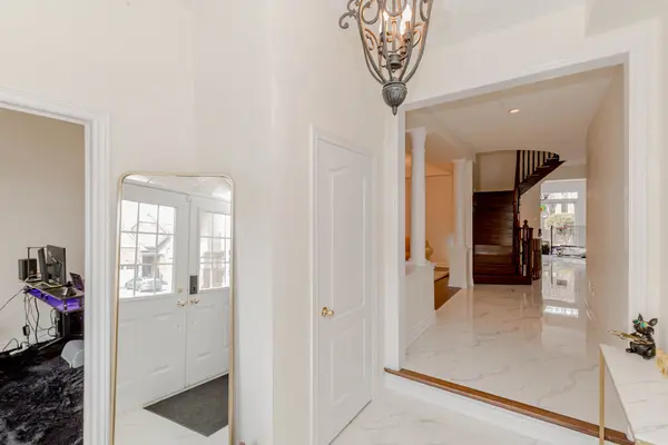 3331 Fox Run CIR, Oakville, ON L6L 6W4