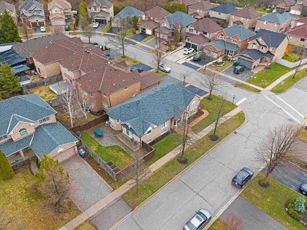 8 Southbury Manor DR, Caledon, ON L7E 1X7