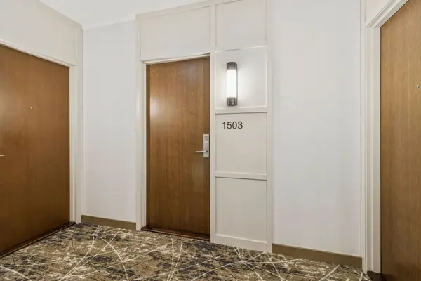 1055 Southdown RD #1503, Mississauga, ON L5J 0A3