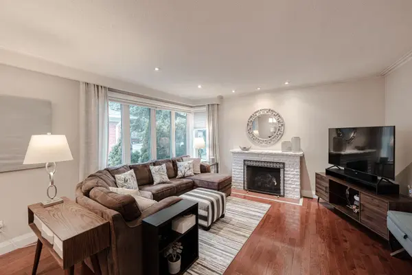 17 Saybrook AVE, Toronto W07, ON M8Z 2V3