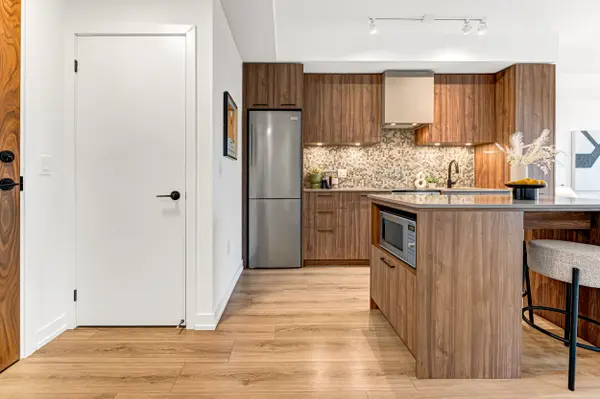 10 Lagerfeld DR #511, Brampton, ON L7A 5L3