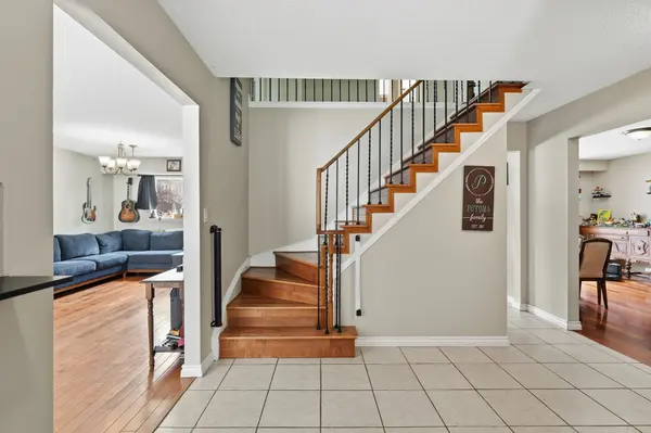 17 Strawberry LN, Brantford, ON N3T 5Z6