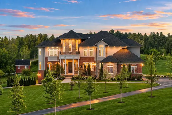 100 Chesswood TRL, Hamilton, ON L8N 2Z7