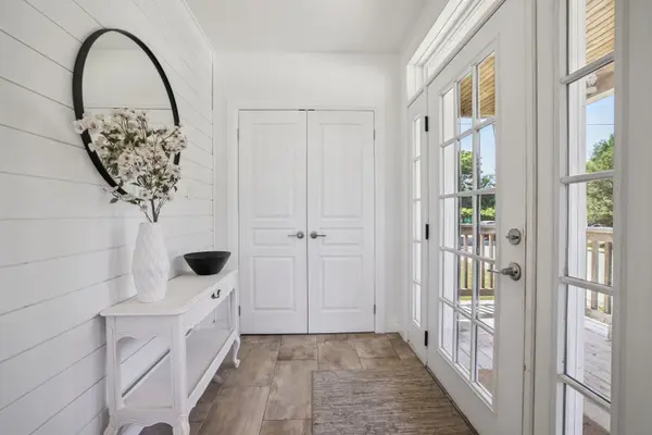 4 Rembe AVE, Hamilton, ON L8H 7G6