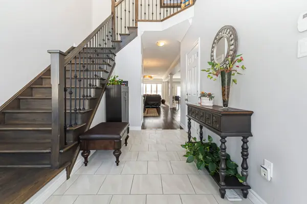 153 Medici LN, Hamilton, ON L9B 0G7