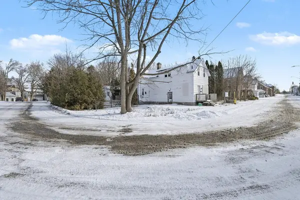 139 CHARLES ST, Carleton Place, ON K7C 2Y4