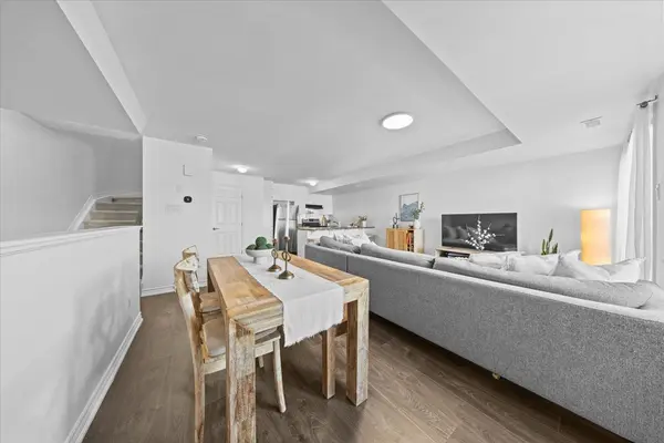 78 Lyrid Private, Barrhaven, ON K2J 6N3