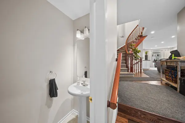 1287 Klondike RD, Kanata, ON K2W 1E2