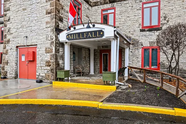 1 Rosamond ST E #206, Mississippi Mills, ON K0A 1A0