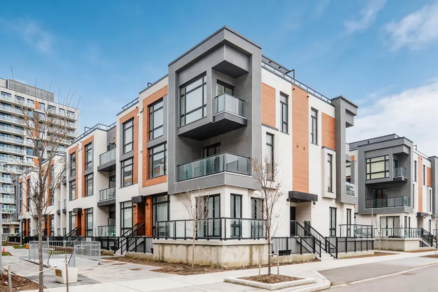 12 David Eyer RD #1103, Richmond Hill, ON L4S 0N3