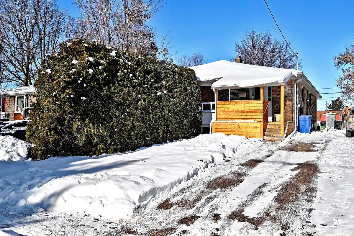 701 Sunnypoint DR, Newmarket, ON L3Y 2Z7