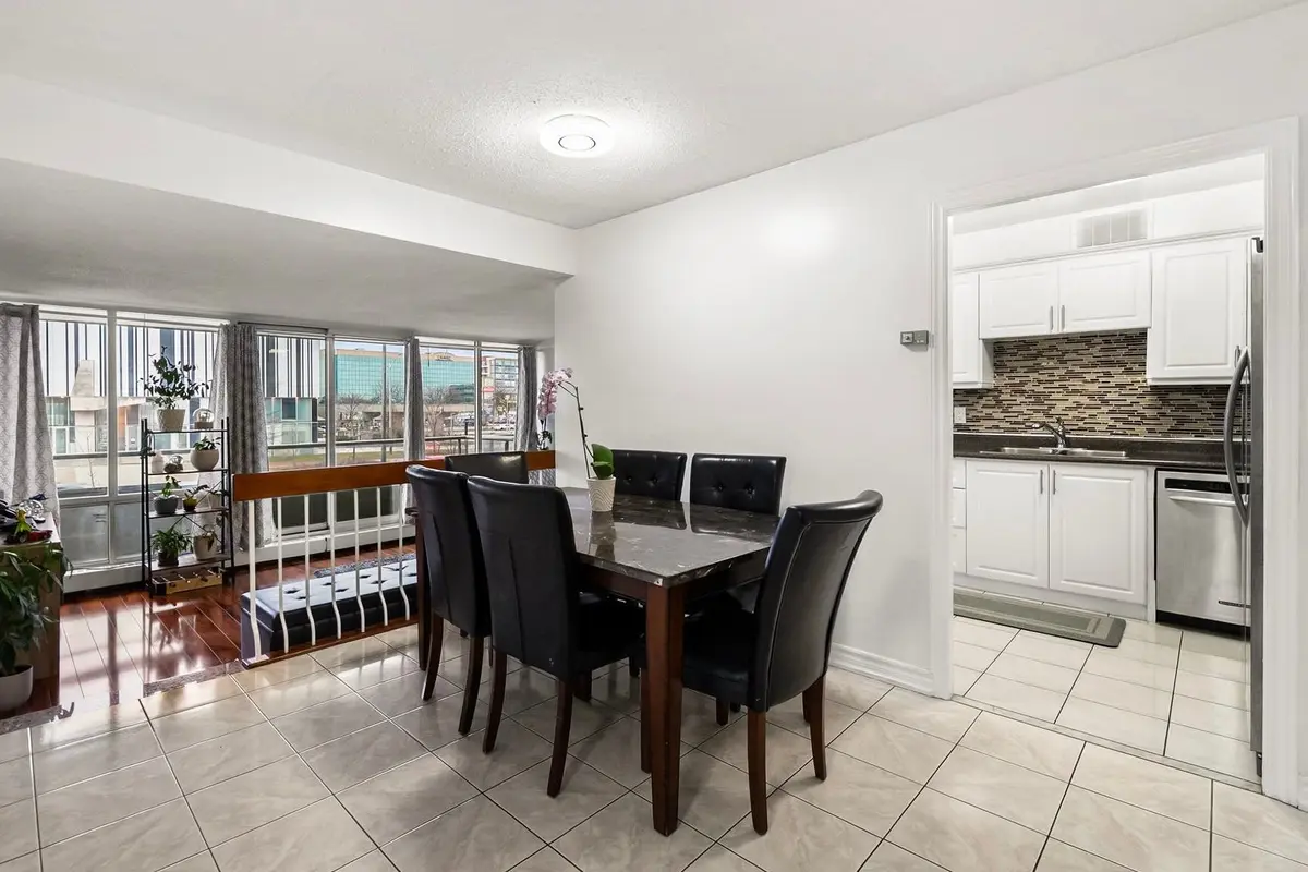 1 Four Winds DR #211, Toronto W05, ON M3J 2T1