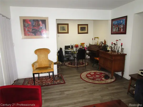 10020 Allen Pointe DR, Allen Park, MI 48101