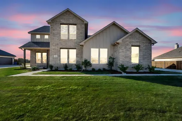 303 Crystal Lake Lane, Red Oak, TX 75154