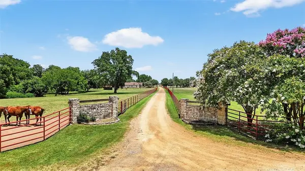 1717 1/2 Batey Road, Collinsville, TX 76233