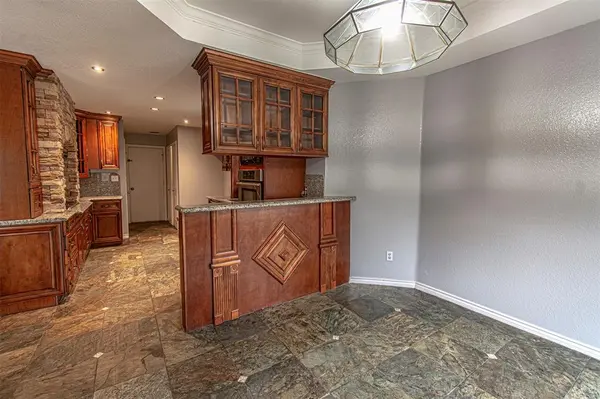 348 Craddock Drive, Glenn Heights, TX 75154