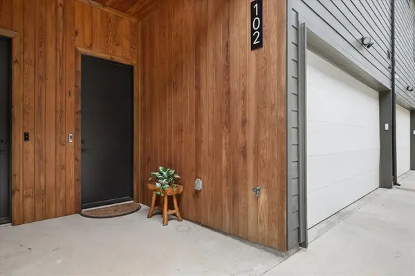 2130 Lovedale Avenue #102, Dallas, TX 75235