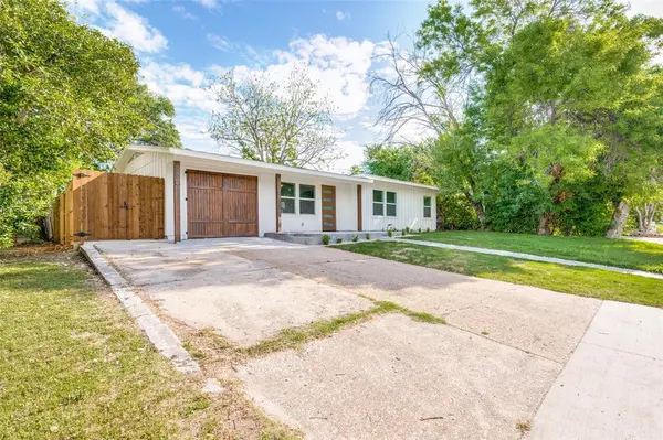 2605 Greenhurst Drive, Farmers Branch, TX 75234