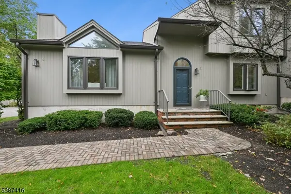 8 Sherwood Dr, Mountain Lakes Boro, NJ 07046