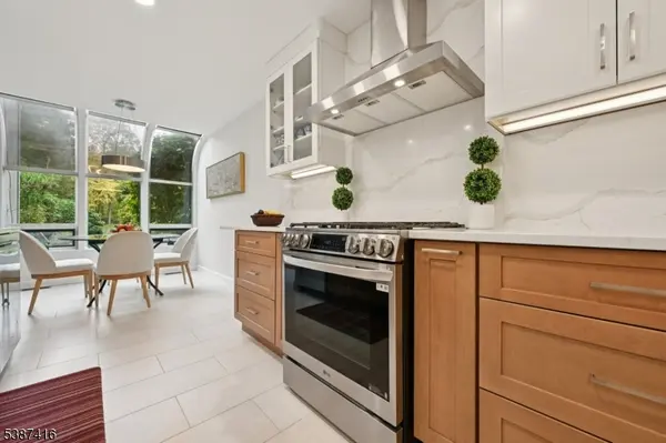 8 Sherwood Dr, Mountain Lakes Boro, NJ 07046