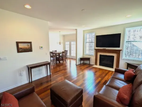 9 Pembrook Ln, Mount Olive Twp., NJ 07828