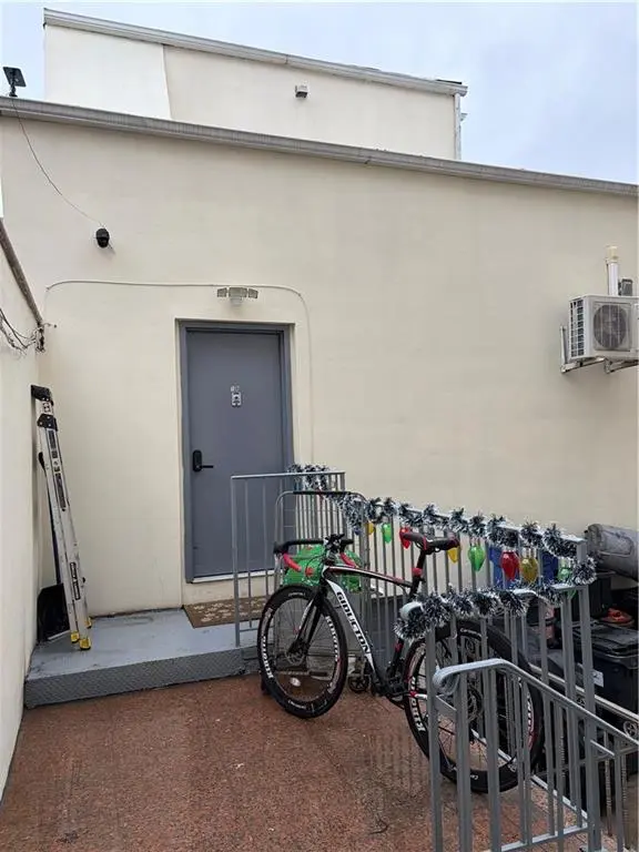 2862 West 17th ST, Brooklyn, NY 11224