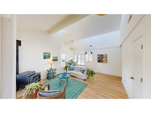 801 BROOKHAVEN DR, Brookings, OR 97415