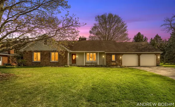 8732 Fairview LN, Zeeland Twp, MI 49464