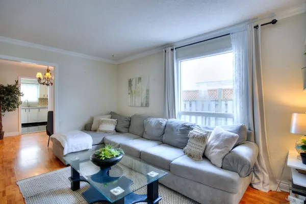 848 Attersley Dr DR, Oshawa, ON L1K 1T9