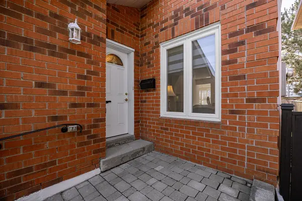 82 Whitney PL, Vaughan, ON L4J 6V5