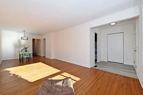 701 Sunnypoint DR, Newmarket, ON L3Y 2Z7