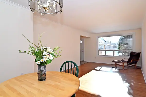 701 Sunnypoint DR, Newmarket, ON L3Y 2Z7