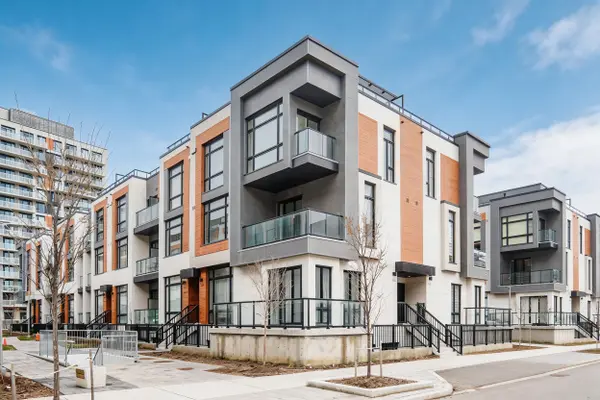 12 David Eyer RD #1103, Richmond Hill, ON L4S 0N3