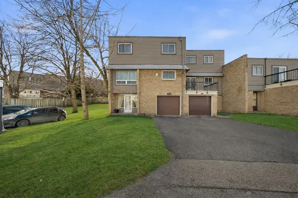 2315 Bromsgrove RD #111, Mississauga, ON L5J 4A6