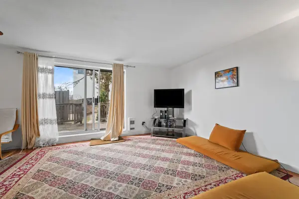 1050 Falgarwood DR #112, Oakville, ON L6H 2P3