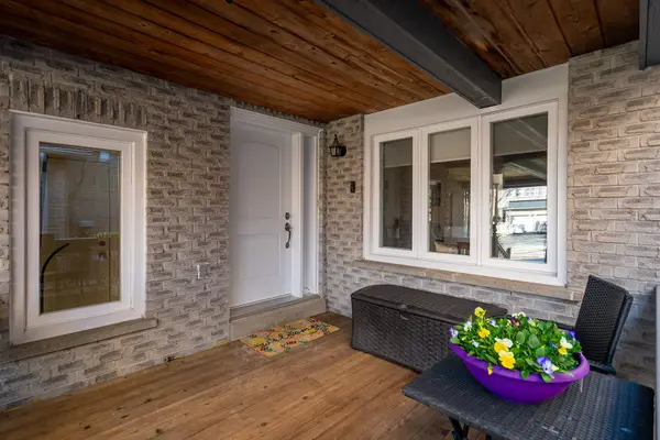 2529 Willowburne DR, Mississauga, ON L5M 5E9