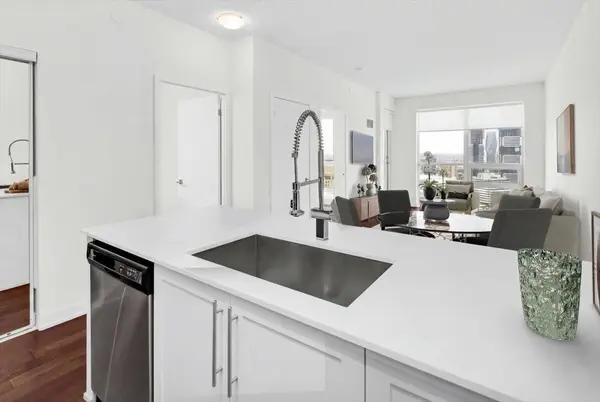 510 Curran PL #2608, Mississauga, ON L5B 0J8