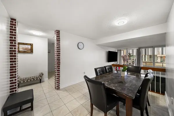 1 Four Winds DR #211, Toronto W05, ON M3J 2T1