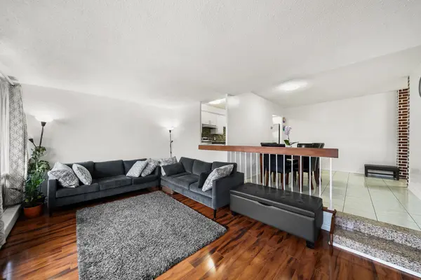 1 Four Winds DR #211, Toronto W05, ON M3J 2T1