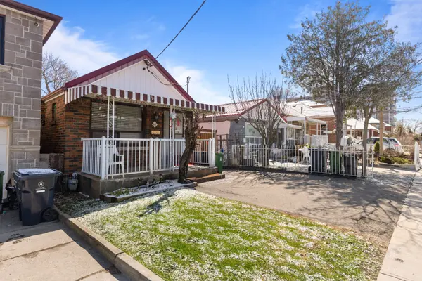 87 Dynevor RD, Toronto W03, ON M6E 3X3