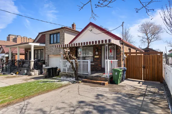 87 Dynevor RD, Toronto W03, ON M6E 3X3