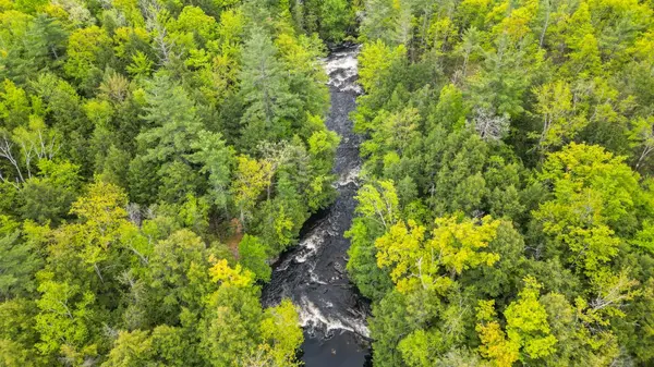 8 Clark Line RD, Addington Highlands, ON K0H 1P0