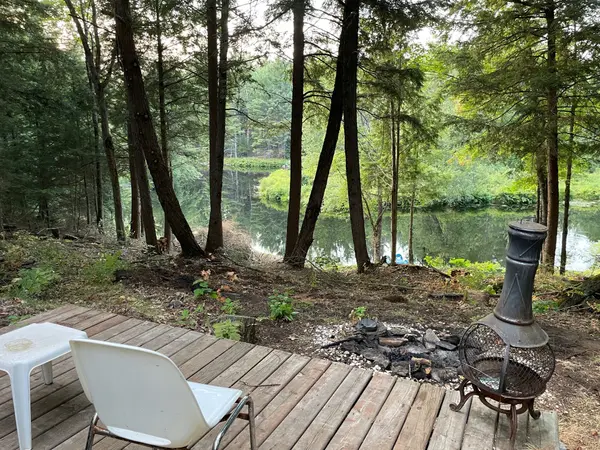 8 Clark Line RD, Addington Highlands, ON K0H 1P0