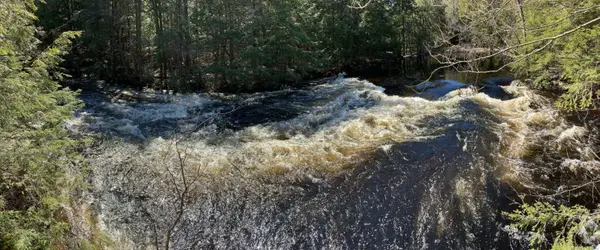 8 Clark Line RD, Addington Highlands, ON K0H 1P0