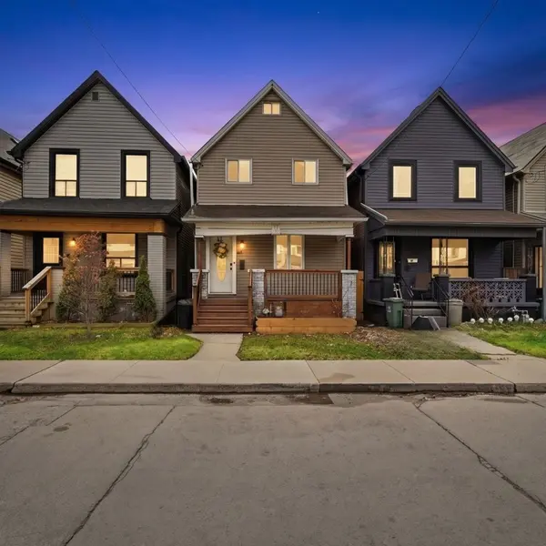 82 Clinton ST,  Hamilton,  ON L8L 3K2