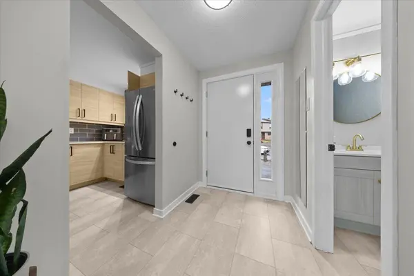 2049 Stonehenge CRES, Cyrville - Carson Grove - Pineview, ON K1B 4N7