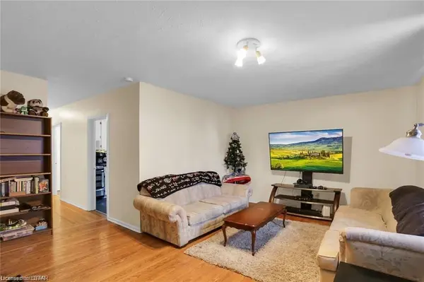 329 Salisbury ST, London East, ON N5Y 3A8