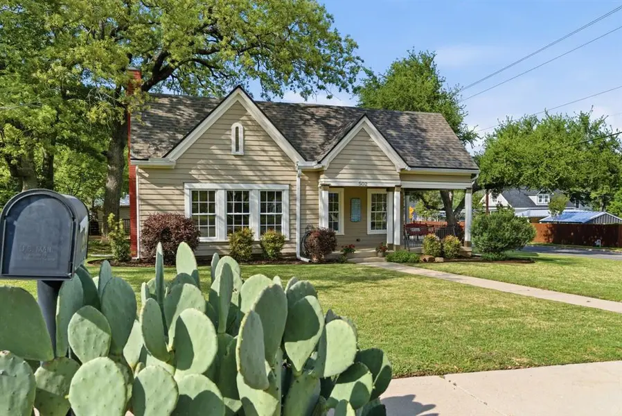 502 W Josephine Street, Weatherford, TX 76086