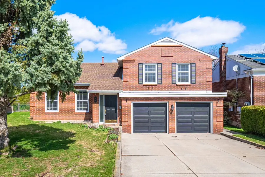 38 Leclaire ST, Hamilton, ON L9C 5X3