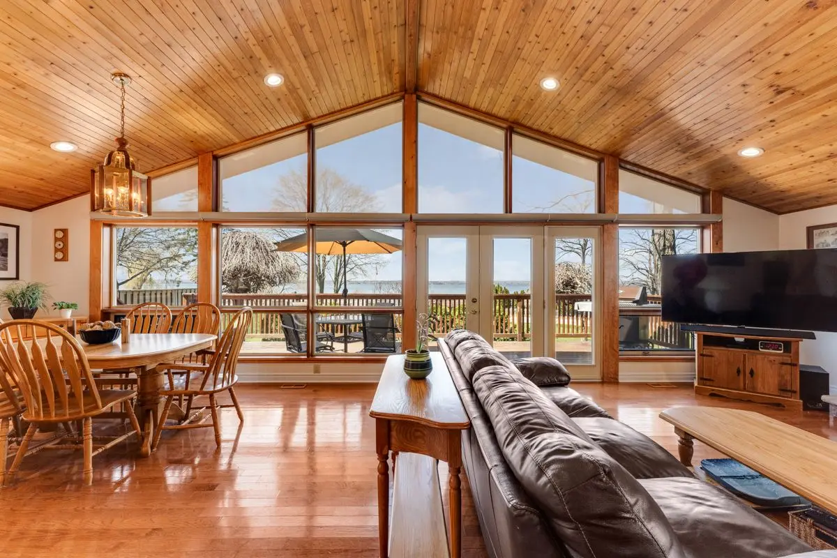 229 Lake DR N, Georgina, ON L4P 3C8